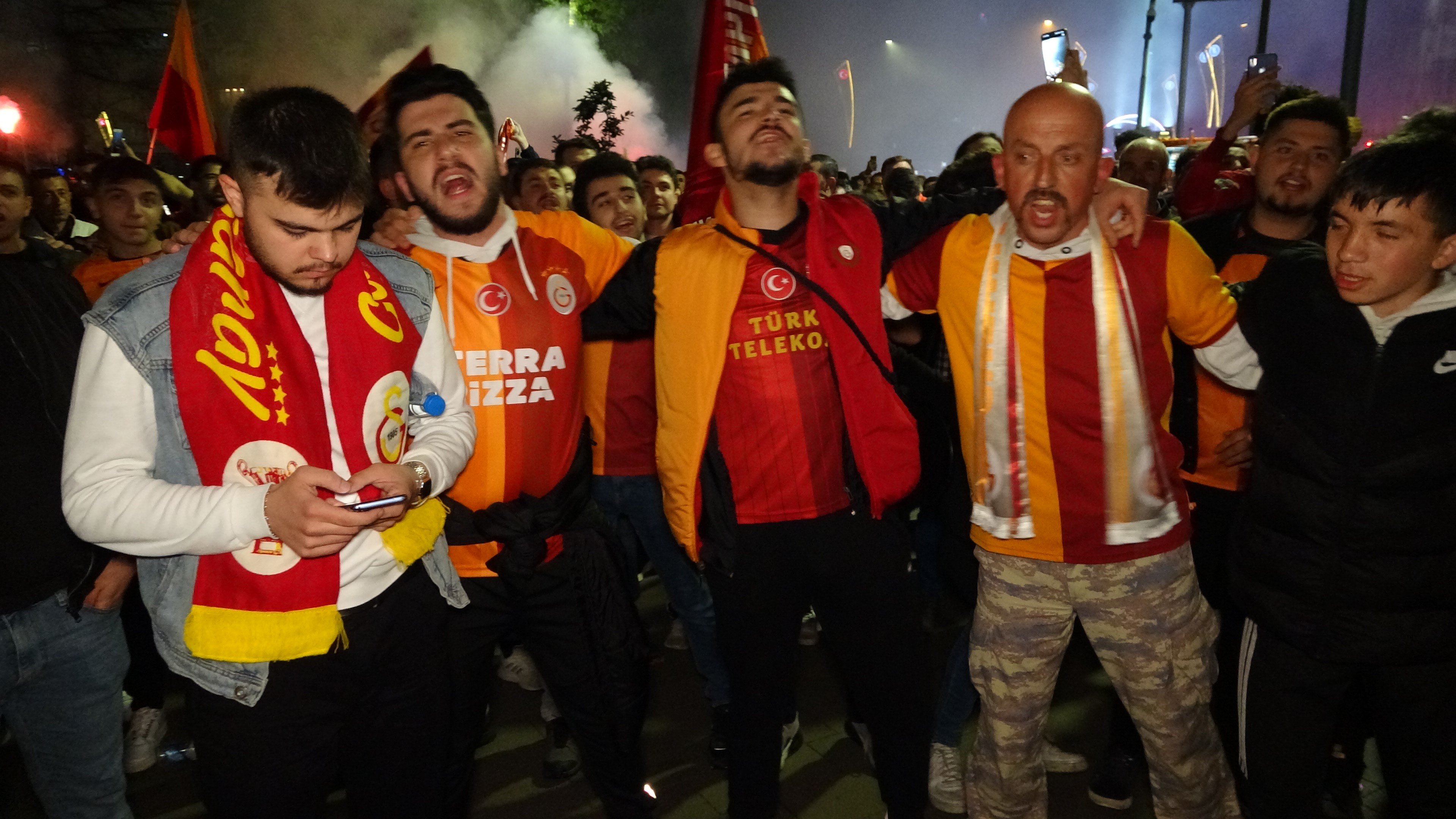 Türkiye'de Galatasaray'ın 23. şampiyonluğu kutlanıyor!