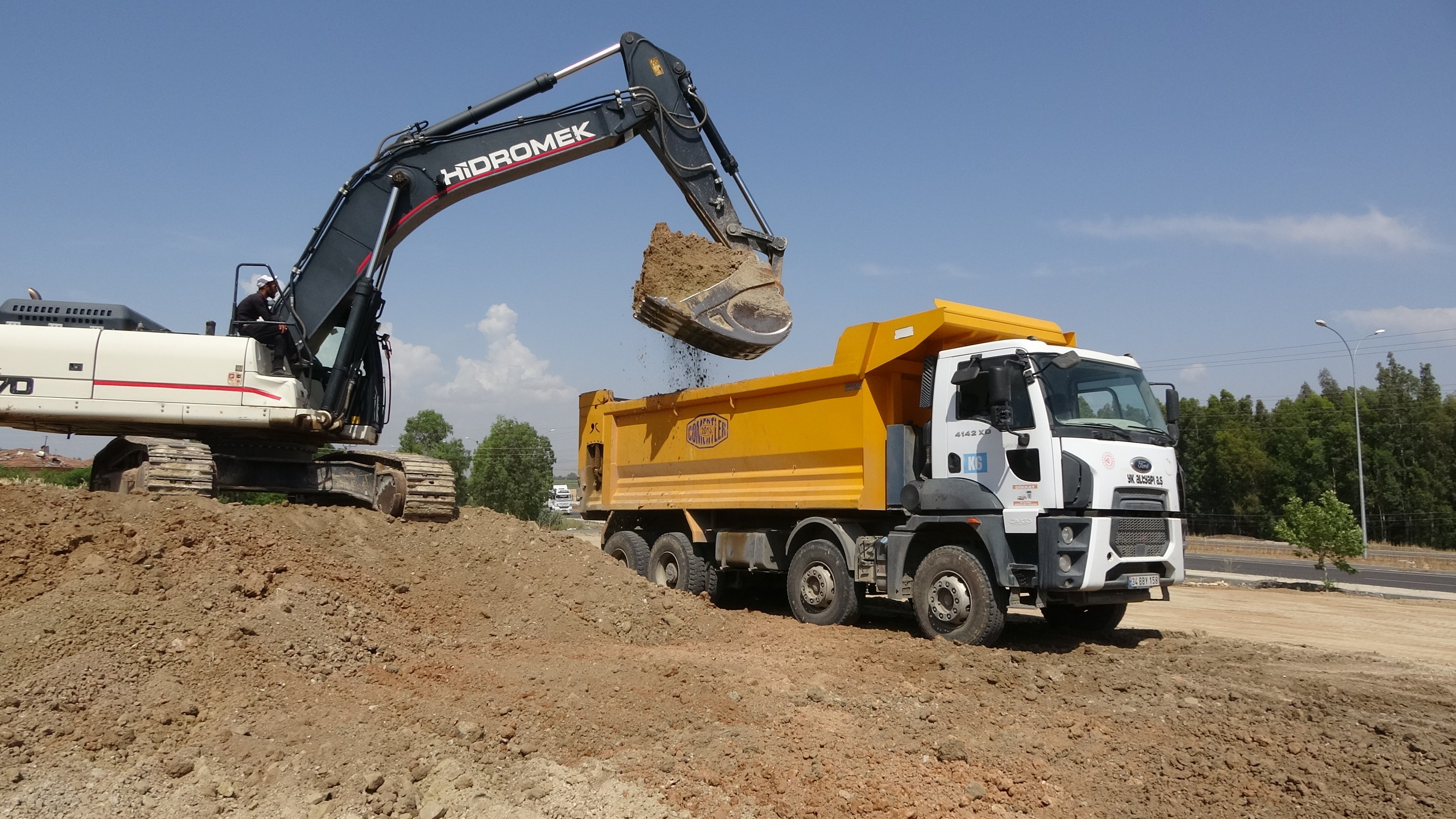 Hatay Kırıkhan'a kalıcı konutlar için ilk kazma vuruldu