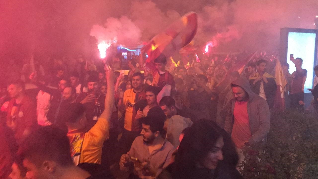 Türkiye'de Galatasaray'ın 23. şampiyonluğu kutlanıyor!