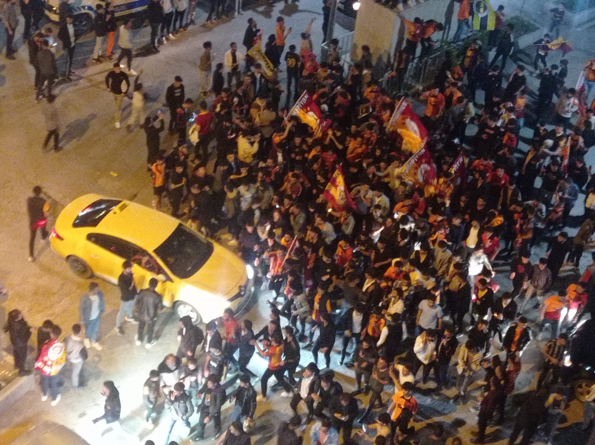 Türkiye'de Galatasaray'ın 23. şampiyonluğu kutlanıyor!