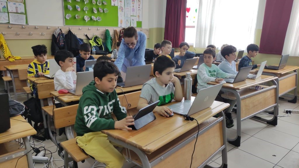 İhlas İlkokulu öğrencileri, 