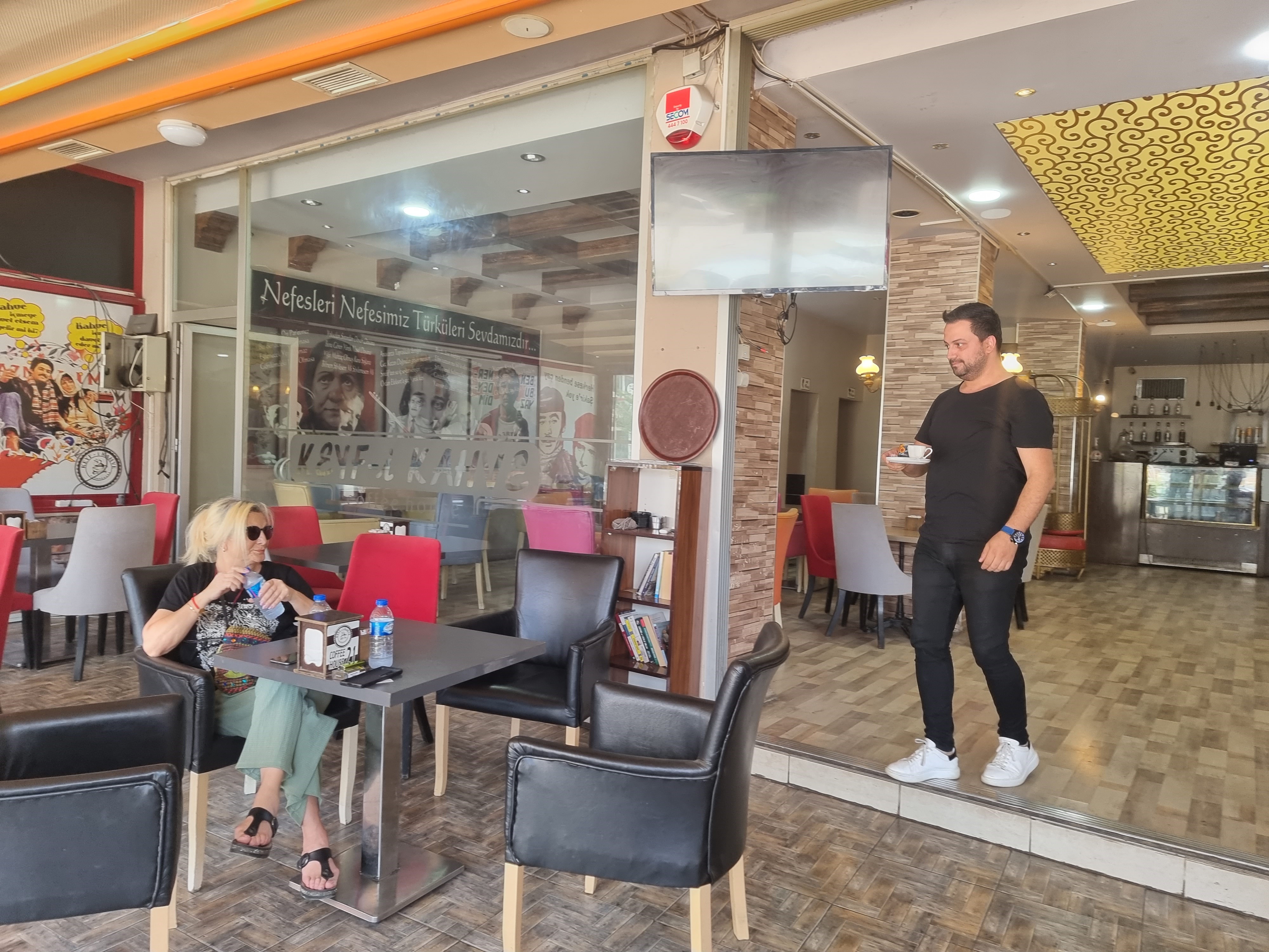 Esnafın iş ilanı hem güldürdü hem düşündürdü