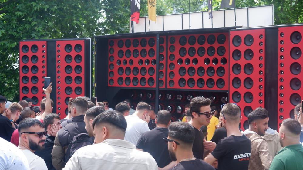 250 bin liralık araca 1,5 milyonluk ses sistemi döşetti