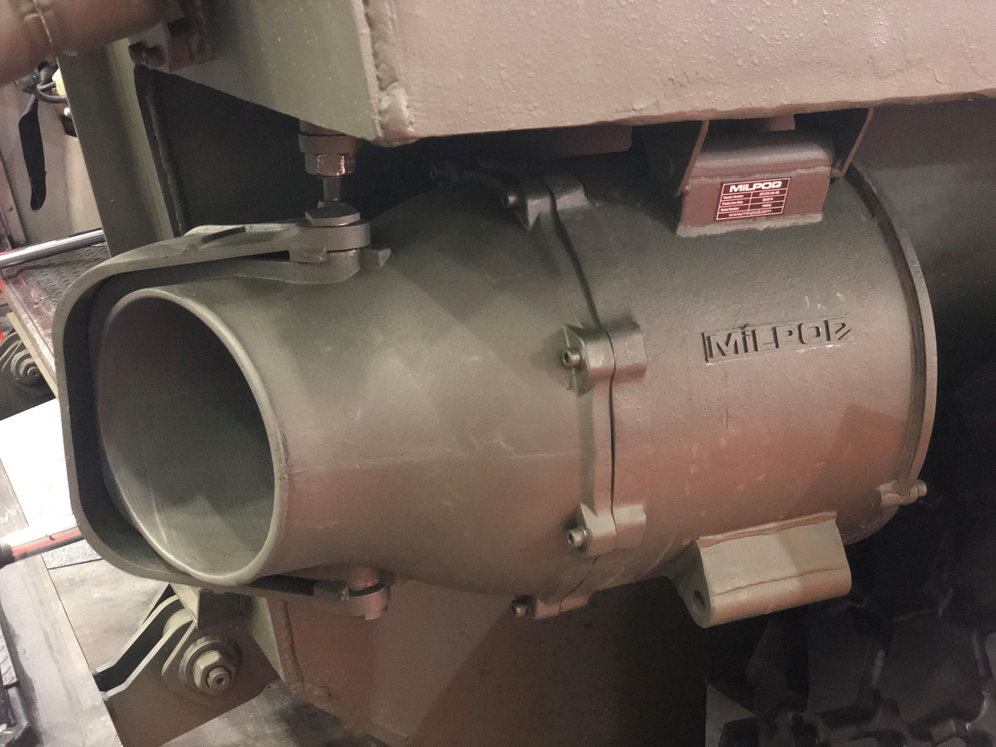 Yerli üretim sevk sistemleri ile zırhlı askeri kara araçları suda da engel tanımıyor