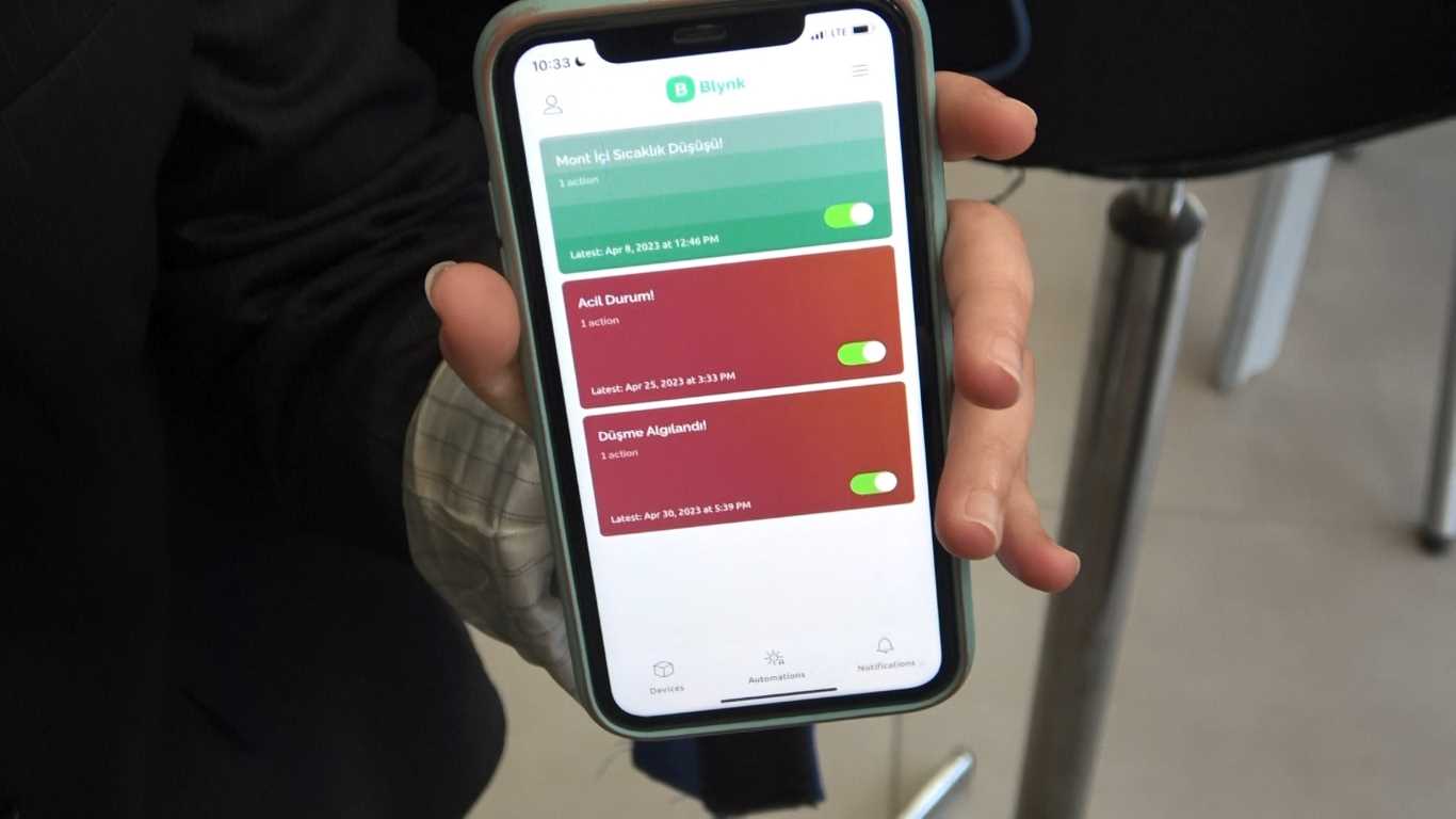 Antarktika'da bilim insanların giyebileceği teknolojik mont tasarladılar, ödülleri kaptılar