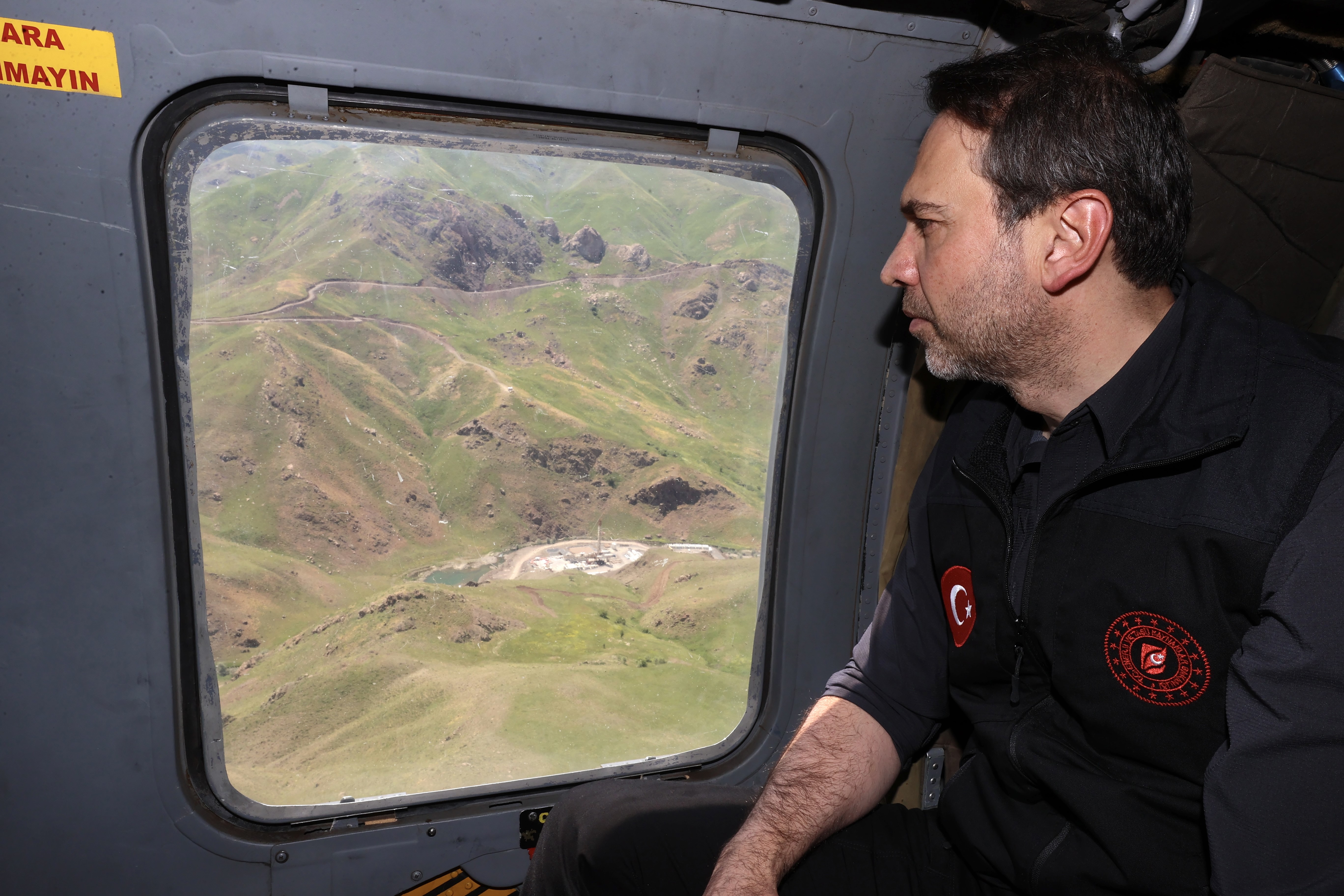 Bakan Bayraktar petrol sahalarını inceledi