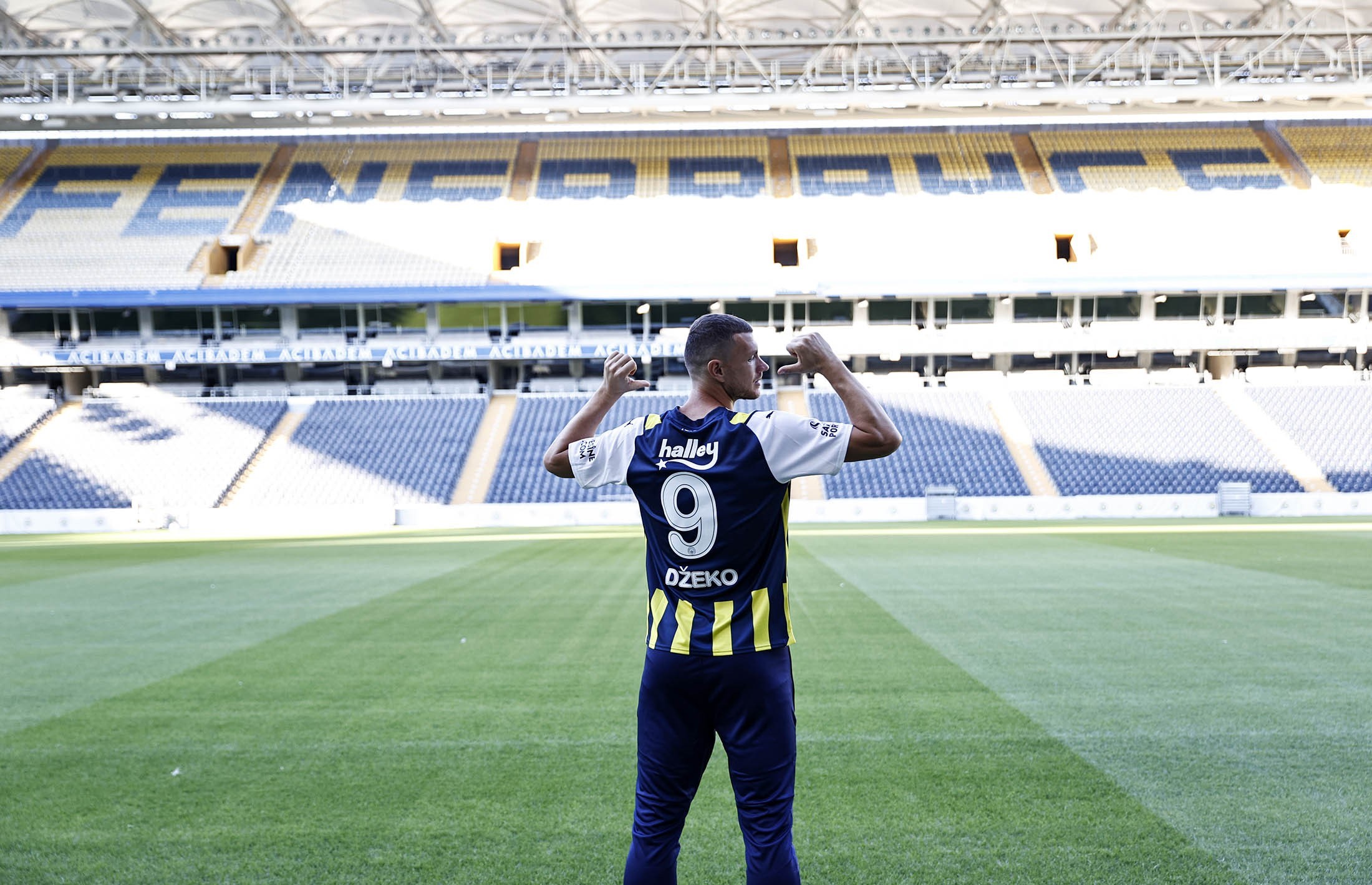 Edin Dzeko resmen Fenerbahçe’de!
