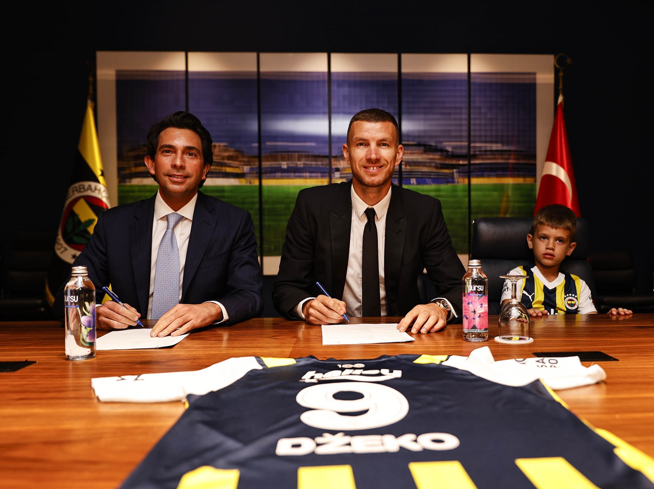 Edin Dzeko resmen Fenerbahçe’de!