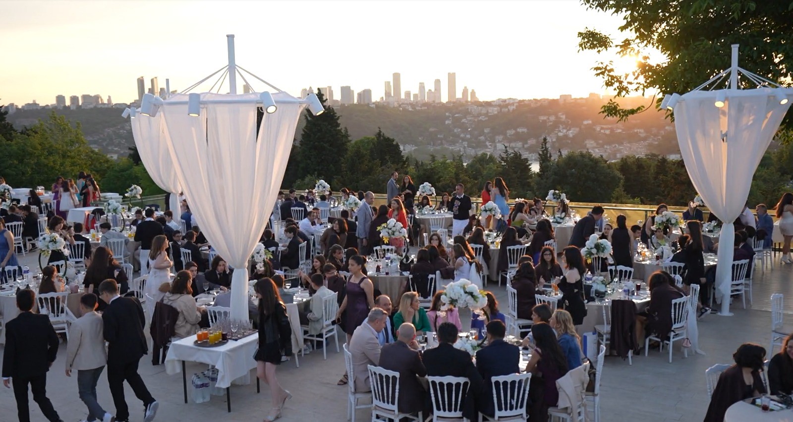 MBA Okulları ortaokul ve lise mezunları 2023 mezuniyet balosunda buluştu