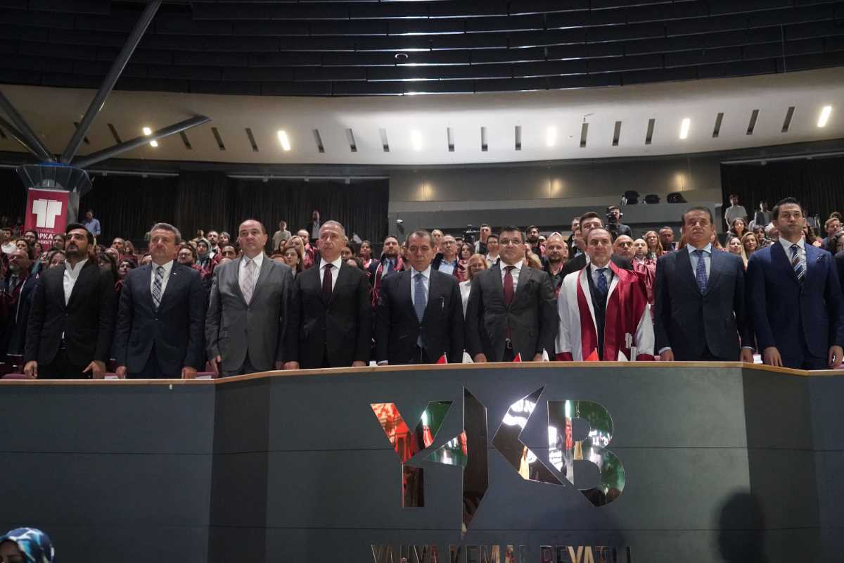 Cumhuriyetin yüzüncü yılında binlerce öğrenci diplomasına kavuştu