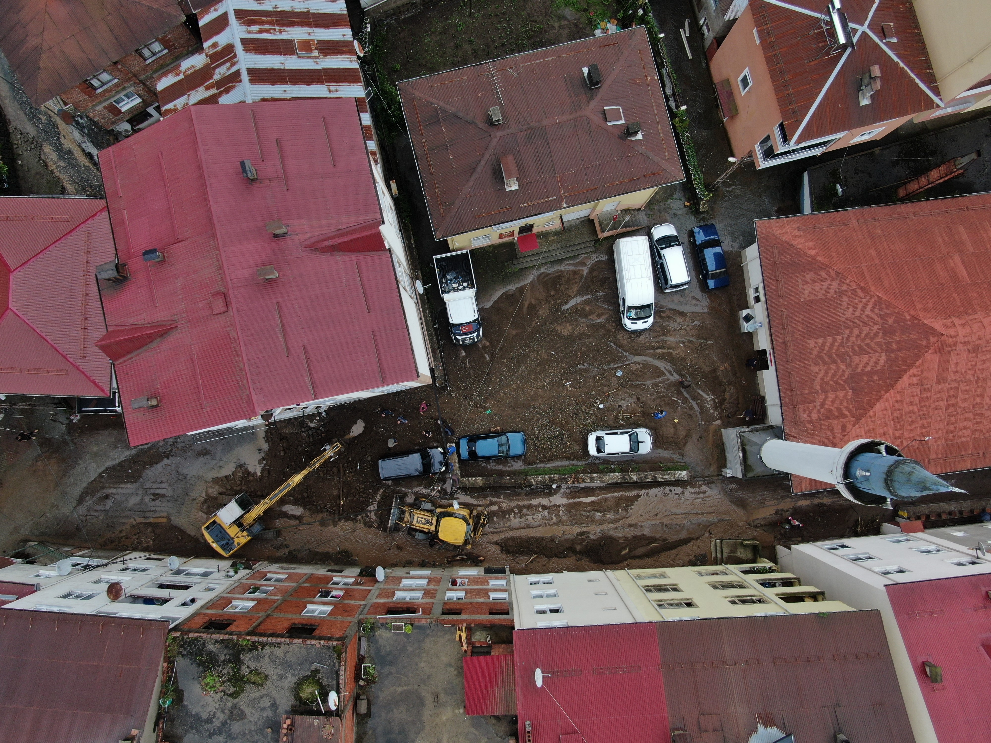 Sel, su baskınları ve heyelanların zarar verdiği Giresun'un Duroğlu Beldesi havadan görüntülendi