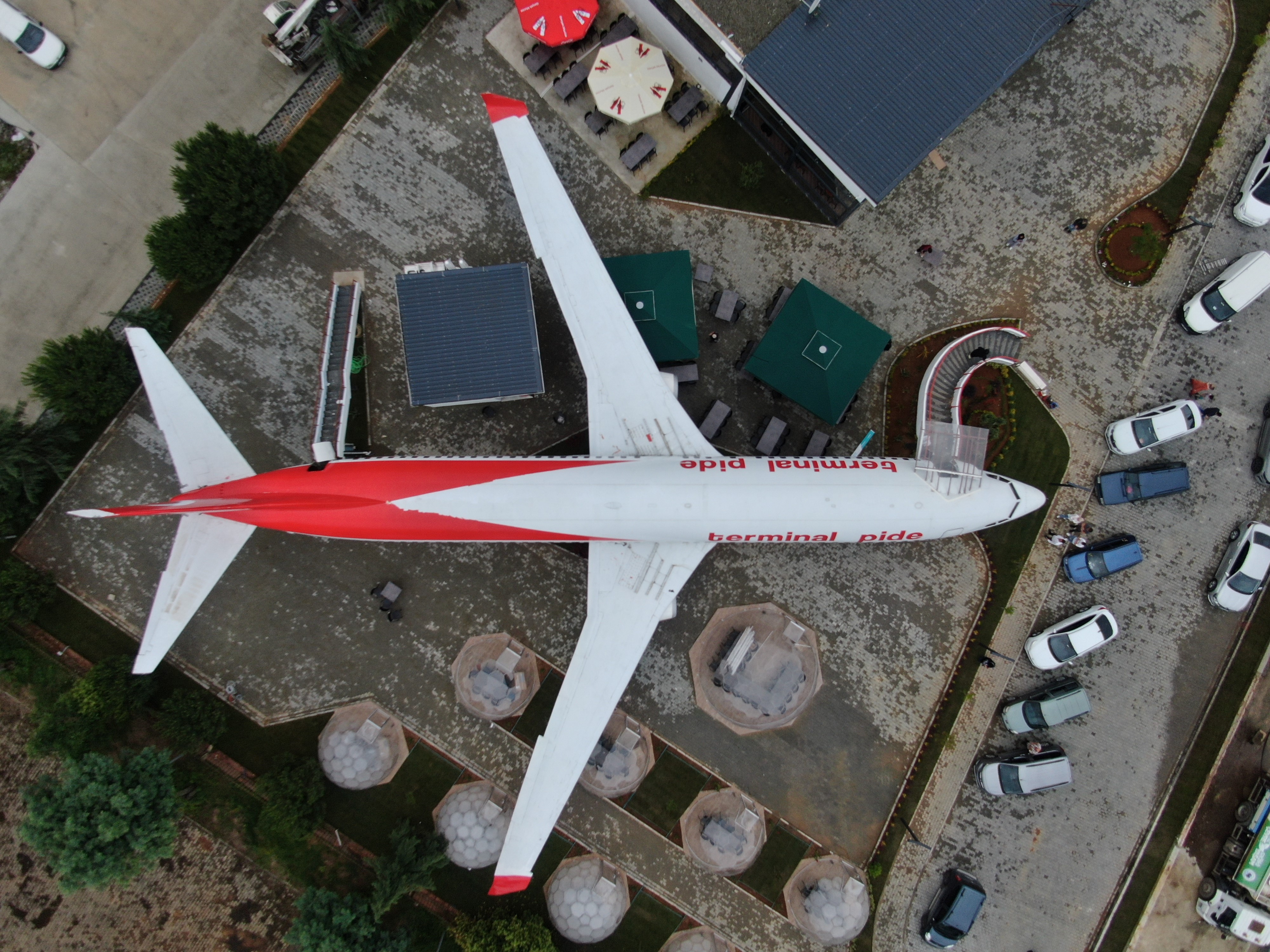 Pistten çıkan uçak pide salonu olarak hizmet vermeye başladı