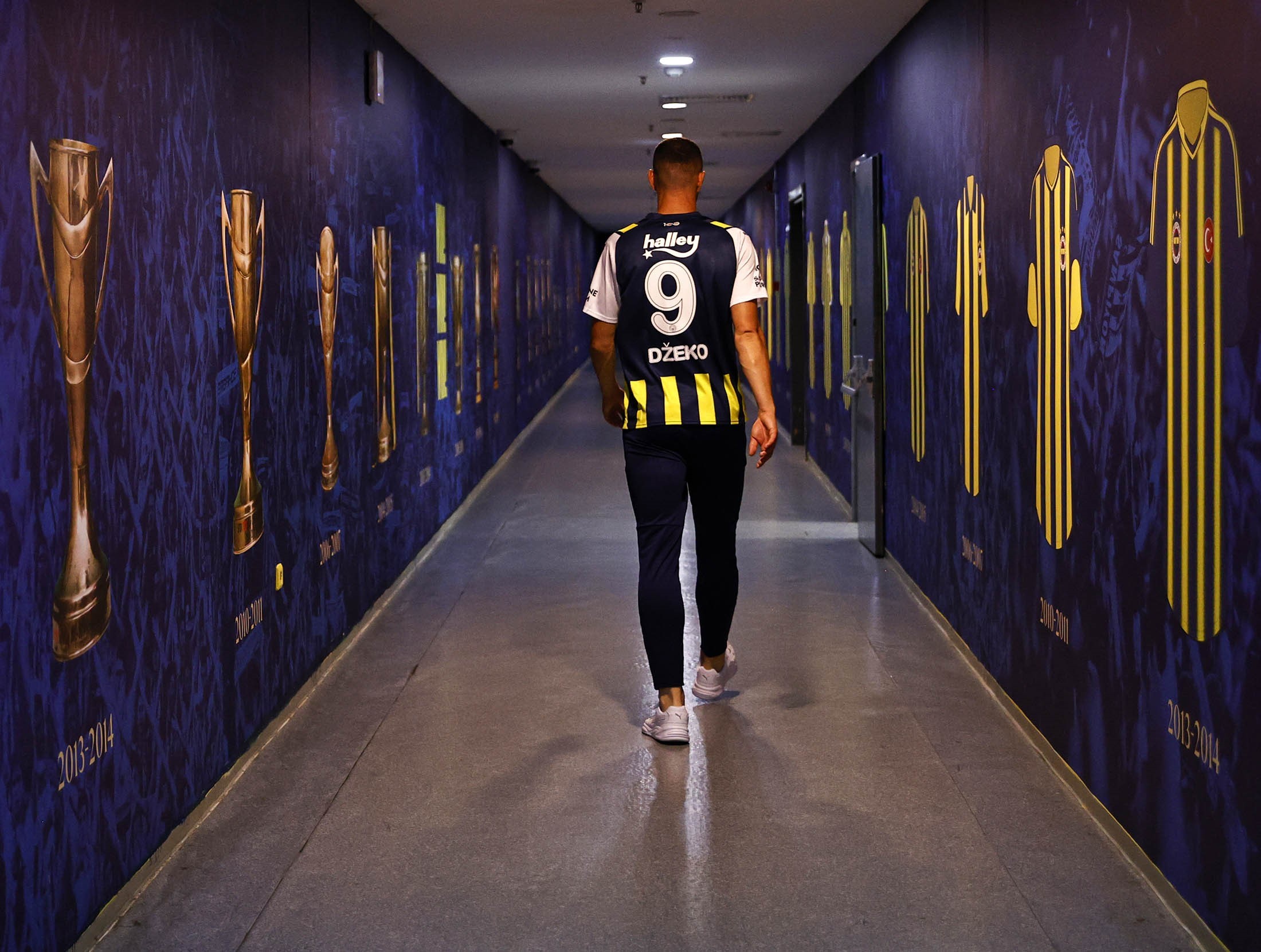 Edin Dzeko resmen Fenerbahçe’de!