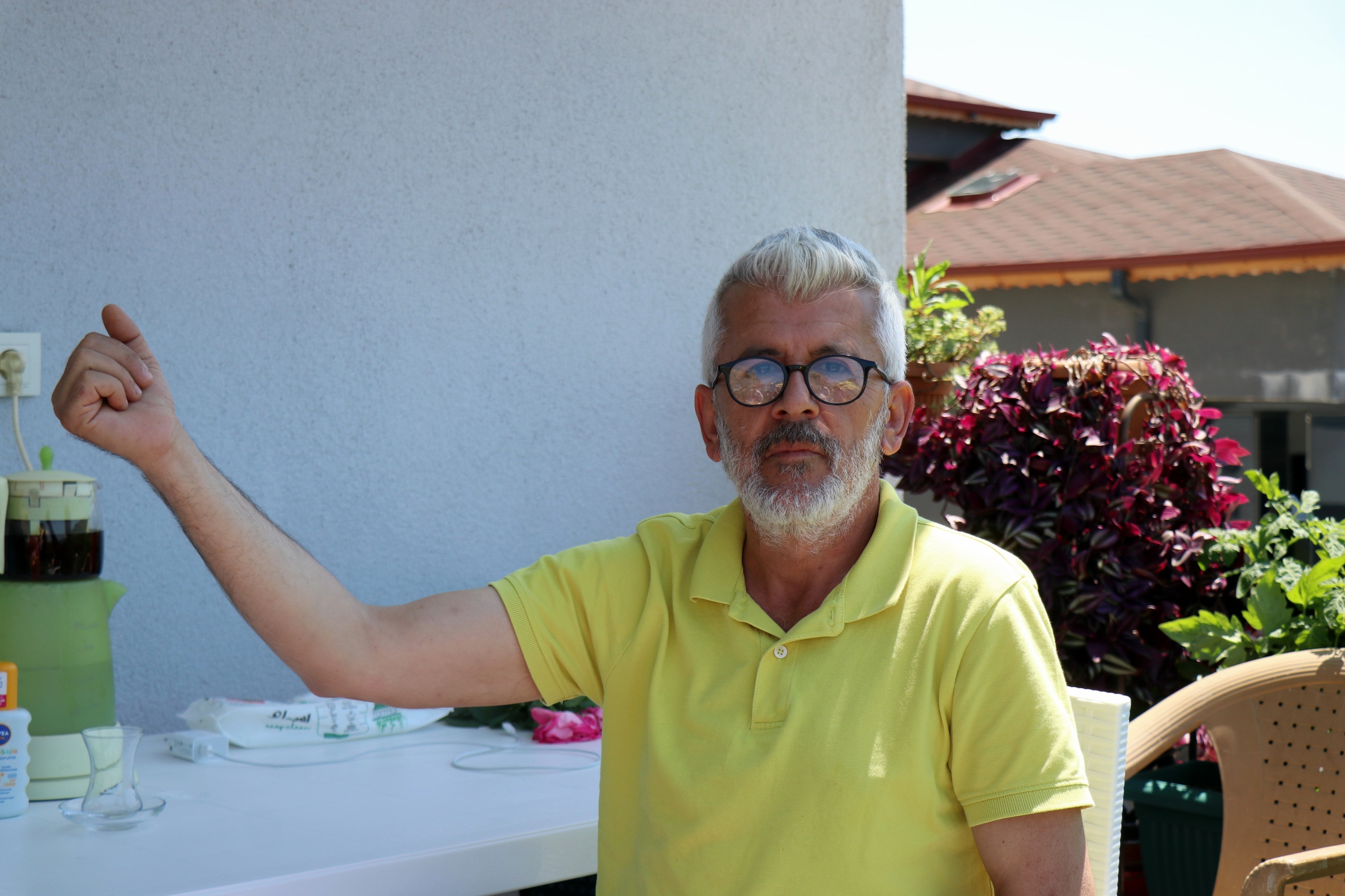 Bahçede bayram kahvaltısı yaparken dehşeti yaşadılar