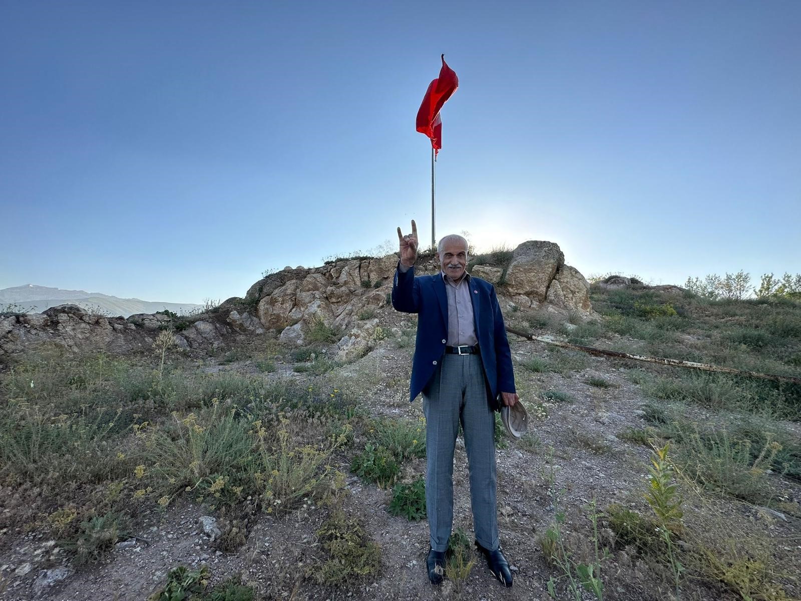 Seyit Tahir Dede’nin hüzünlü bayrak nöbeti