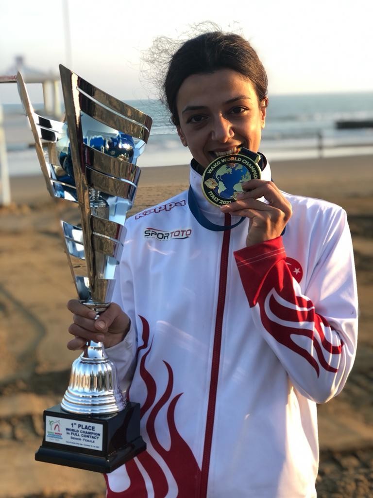 Emine Arslan ve Buse Naz Çakıroğlu'ndan Avrupa oyunlarında altın madalya sevinci!