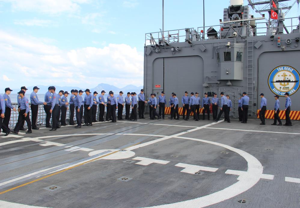 Mavi Vatan’ın Çelik Kalesi TCG Gediz’de yeni yıl manzaraları