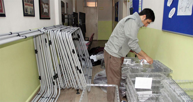 Sandıklar sınıflara taşındı paravan kuruldu&nbsp;okul,sandıklar,seçim,sınıf