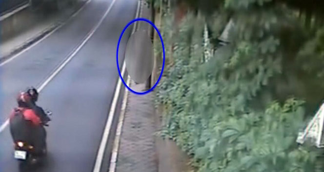 Emekli albay ve eşine yönelik silahlı saldırı kamerada&nbsp;emekli albay,silahlı saldırı