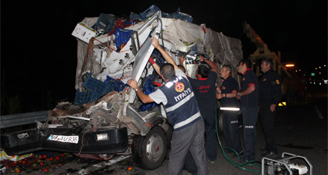 TIR ile sebze kamyonu çarpıştı:1 ölü! Niğde,trafik kazası