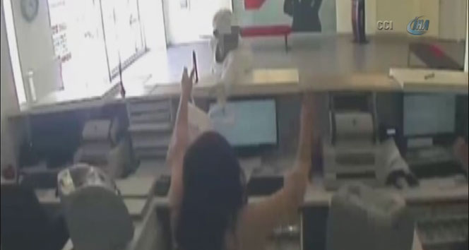 Pompalı tüfekle banka soygunu kamerada 