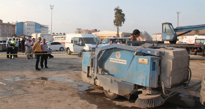 Minik çocuk yol süpürme aracının içinde öldü 