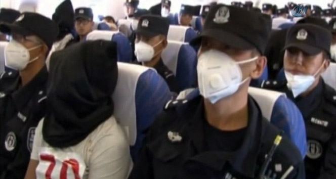 Uygur Türkleri başlarına çuval geçirilerek Çin’e getirildi Çin,tayland,uygur türkleri