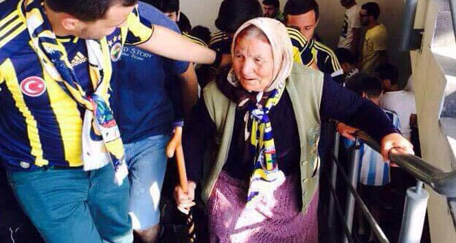 Robin Van Persie'yi görmeye bastonuyla gitti fenerbahçe,Şükrü Saracoğlu,Van Persie