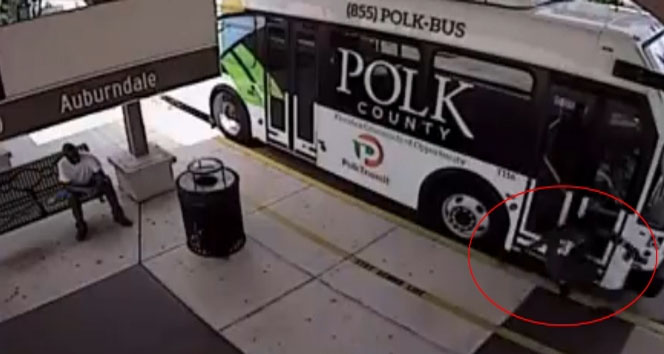 Yolcu otobüse karşı ! ABD,Florida