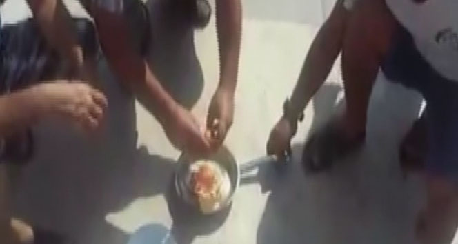 Adana'nın sıcağı tavada yumurta pişirtti 