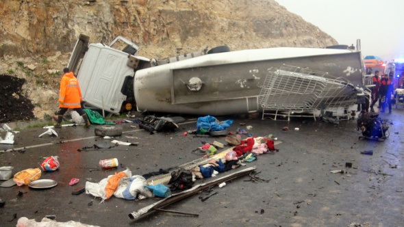 Şanlıurfa'da feci kaza: 13 ölü çok sayıda yaralı