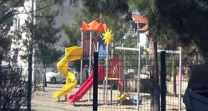 Çocuk parkı yakınında dehşet! 15 defa bıçaklayıp boğazını kesti&nbsp;