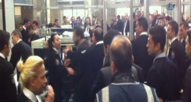 Çağlayan Adliyesi’nde ‘arama’ gerginliği sürüyor&nbsp;arama gerginliği,çağlayan,İstanbul Adliyesi