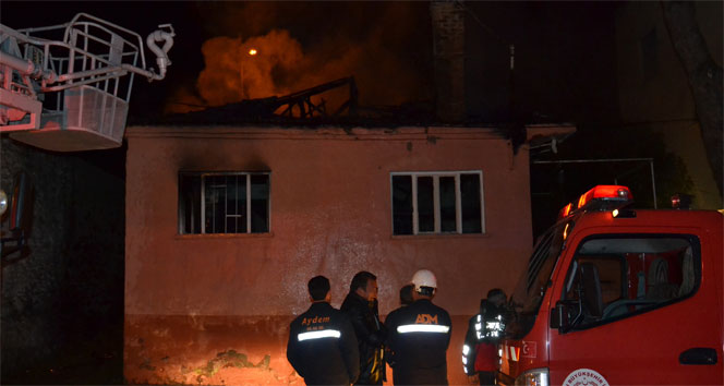 5 işçinin kaldığı ev küle döndü aydın,nazilli,yangın