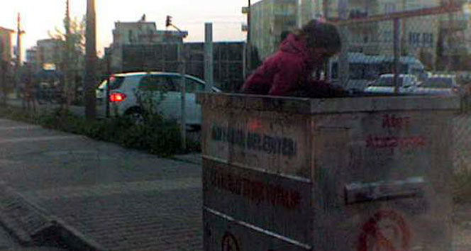 Küçük kızın çöp konteyneri içerisindeki hali yürek sızlattı&nbsp;Adıyaman,çöp konteyneri,küçük kız