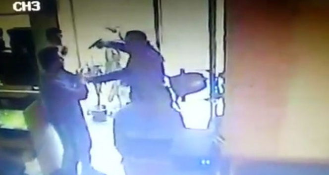 İnternet kafeyi bastı: Sahibini vurdu!&nbsp;internet kafe,internet kafe baskın,küçükçekmece