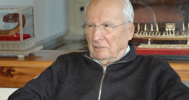 Kenan Evren'in kızı Şenay Gürvit babasıyla ilgili sorulara çok sinirlendi!&nbsp;CNN Türk,GATA,Kenan Evren,mirgün cabas,şenay gürvit