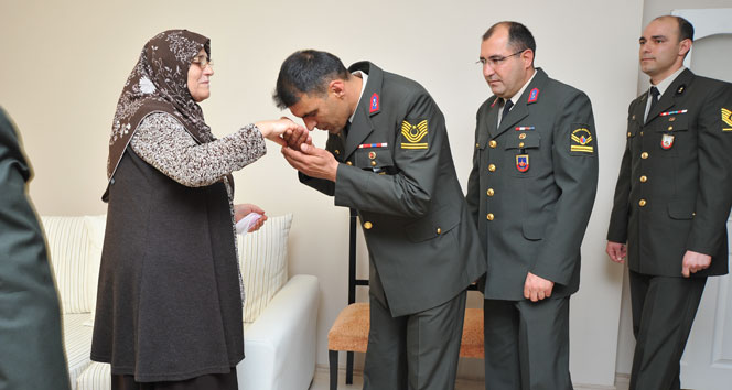 TSK'dan 4 oğlu da asker olan anneye sürpriz&nbsp;Anneler Günü,asker,Genelkurmay Başkanlığı,oğul