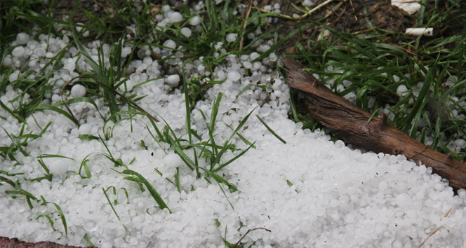 Adana'da fındık büyüklüğünde dolu yağdı&nbsp;adana,fındık büyüklüğünde dolu