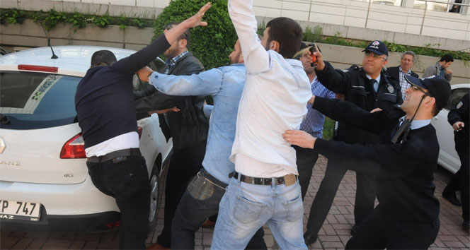 Adliye önünde tekme tokat kavga&nbsp;adliye,kavga,Kocaeli