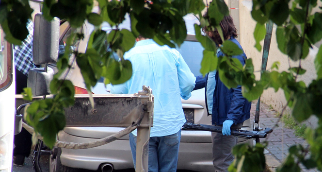 Terk edilmiş otomobilin bagajından uzun namlulu silah çıktı&nbsp;beyoğlu,terk edilmiş otomobil,uzun namlulu silah