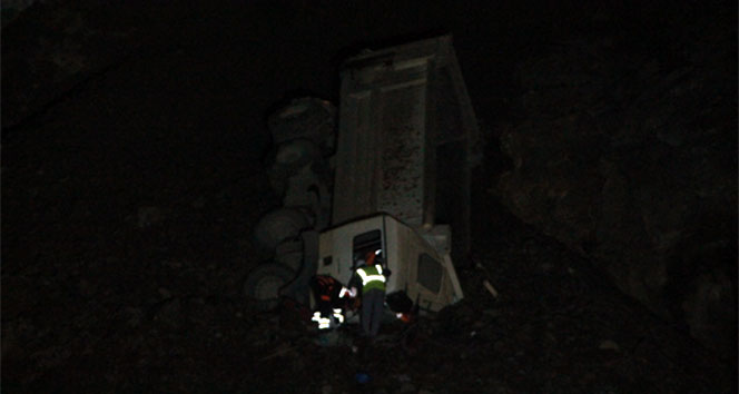 Heyelan, kamyonu uçurumdan yuvarladı!&nbsp;heyelan,Kilimli,Zonguldak