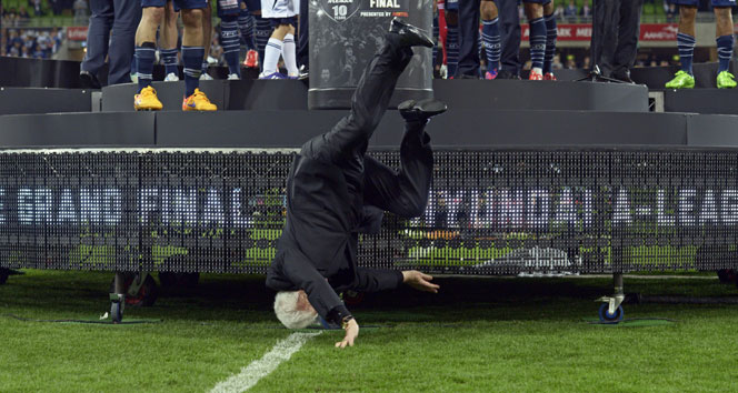 Avustralya Federasyon Başkanı yere böyle çakıldı&nbsp;avustralya,federasyon başkanı,Frank Lowy