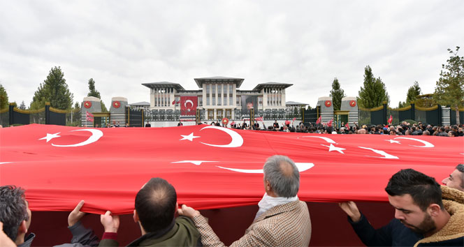 Beştepede 1 kilometrelik Türk bayrağı