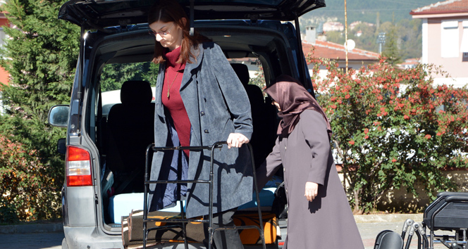 Dünyanın en uzun kızı ilk kez oy kullandı