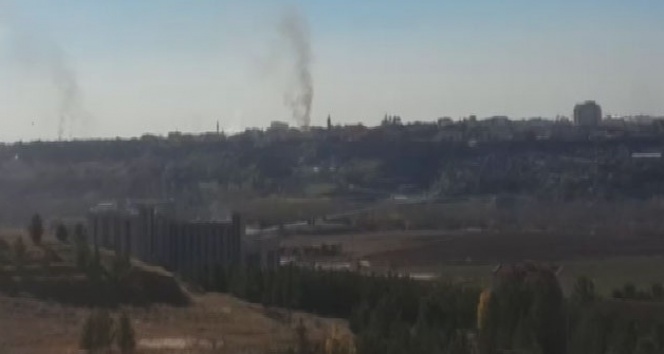 Diyarbakırda teröristler 2 okulu ateşe verdi