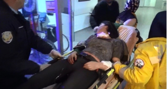 Erkek arkadaşıyla tartışan genç kız kendi boğazını kesti