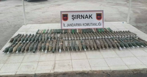 Teröristler kütüphaneyi bile yaktı!