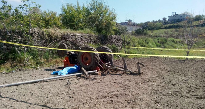 Traktörün altında kalan çiftçi öldü