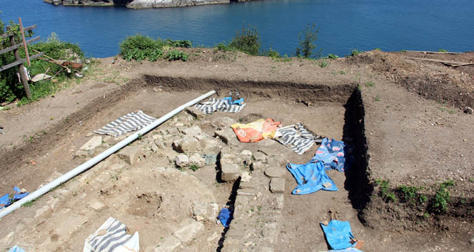 Amasradaki kazıda bin yıllık insan iskeletleri bulundu